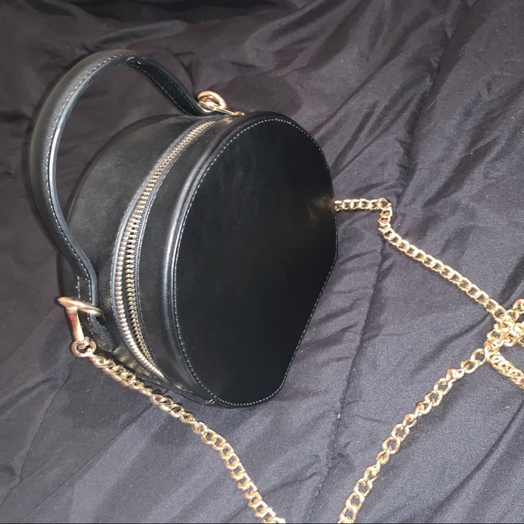 Black round purse with gold chained strap - Picture 3 of 5